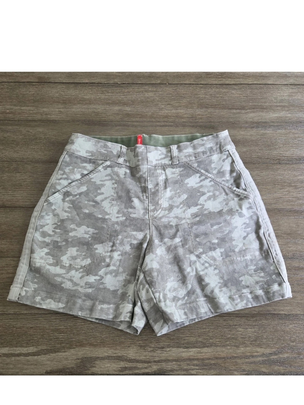 Spanx Stretch Twill Shorts Women’s Size Medium Gray Camo 4 Way Stretch Pockets